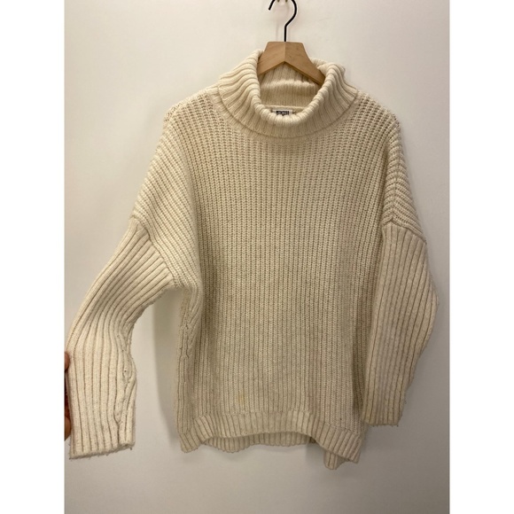 Mtwtfss Weekday Women's Turtle Neck Sweater Size M - Picture 2 of 8